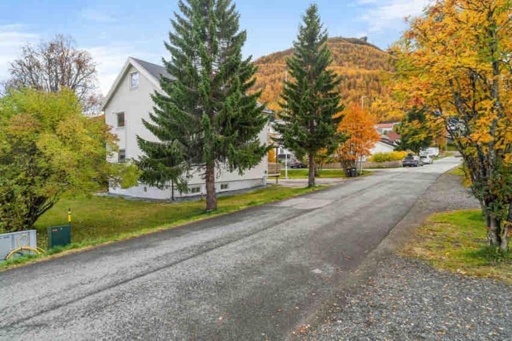 Apartament Fin Leilighet I Tromsdalen. Tromsø Zewnętrze zdjęcie